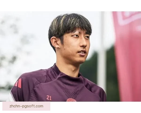 伊藤洋辉转会拜仁后首场季前赛不幸遭遇跖骨骨折